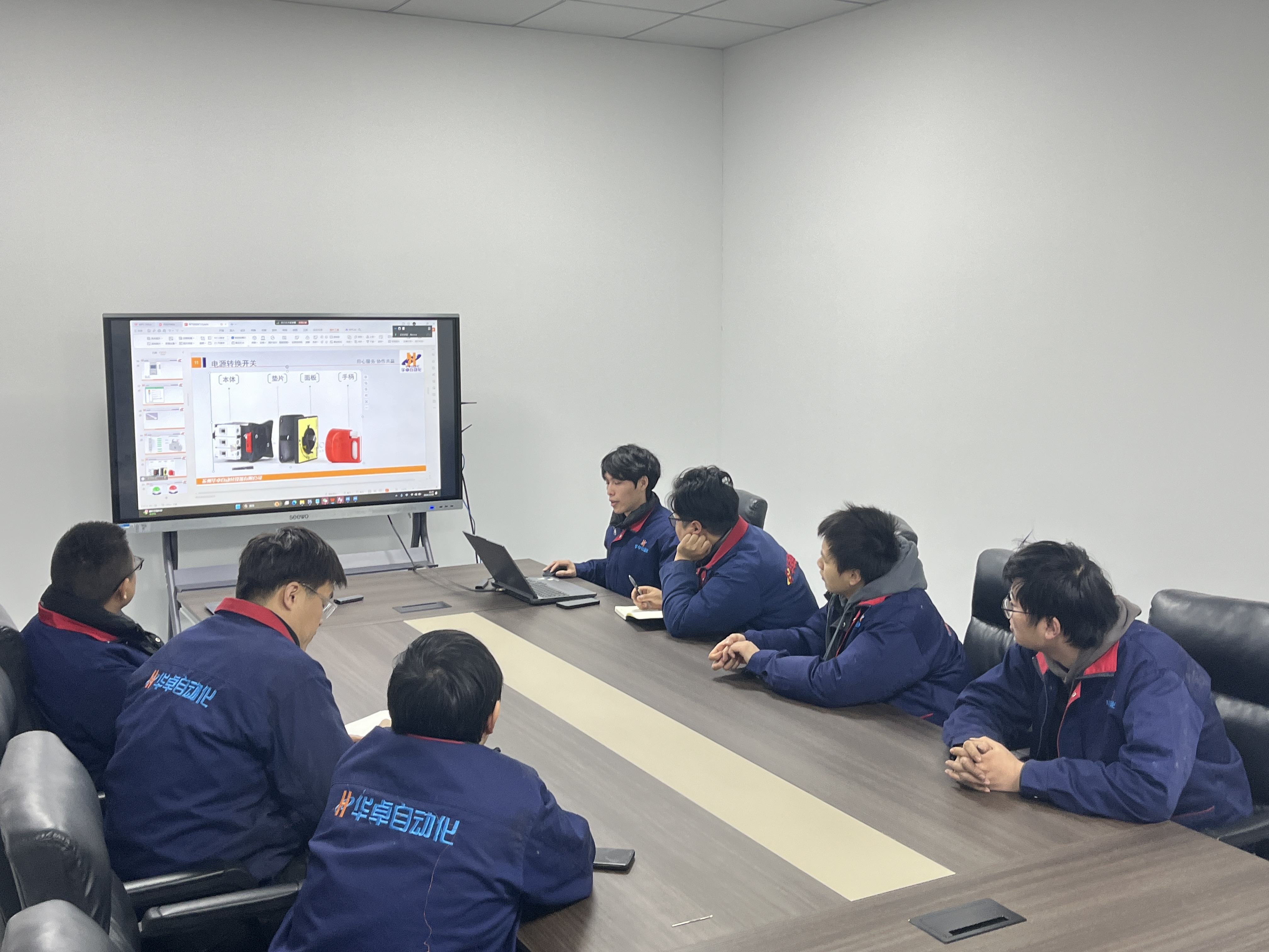 Últimos blogs da empresa sobre Equipe Elétrica do Grupo Huazhuo Compartilha Expertise para Melhorar o Desempenho de Equipamentos de Automação