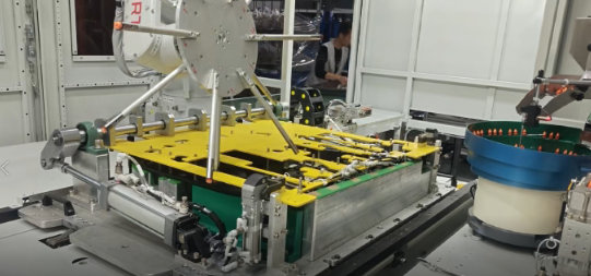 Últimos blogs da empresa sobre Instalação automática de clips para painéis de portas de automóveis