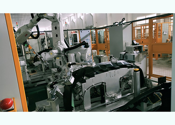 Máquina ultrassônica da perfuração e de solda do robô flexível para o amortecedor plástico do carro