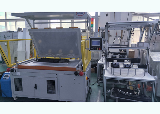 Máquina da ativação do vácuo para o carro na parte superior do painel e da tampa de coluna