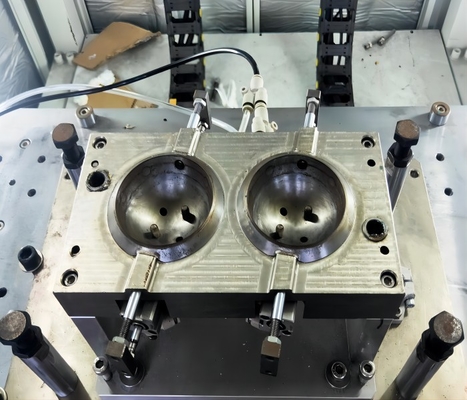 2000 kg de peso do dispositivo Máquina de solda de plástico de resfriamento por água para aplicações industriais