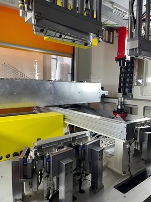 Máquina de revestimento de pressão a quente de 380V em painel de porta de automóvel Medalhão de parte de laminação com suave