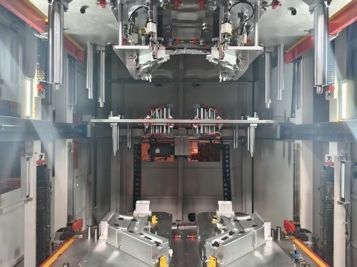 Servo máquina de soldar chapas quentes para cobertura de cornos de veículos