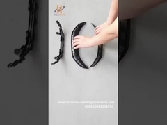 Testando uma nova máquina de soldagem de rivetagem a quente da Sevro para plásticos para automóveis